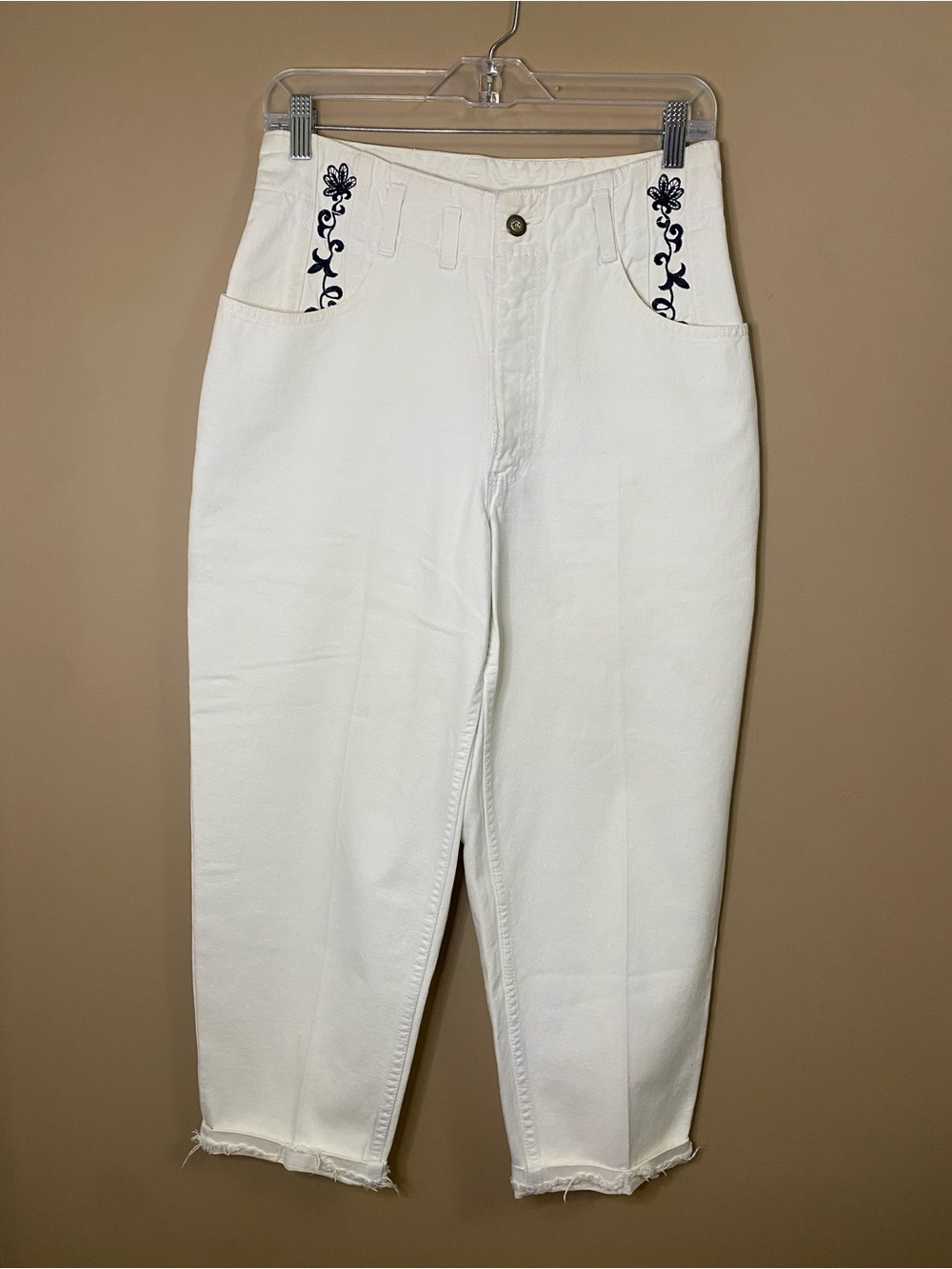 War of the Roses by MANAGER White Denim Capris w/ Embroidery *As Is*